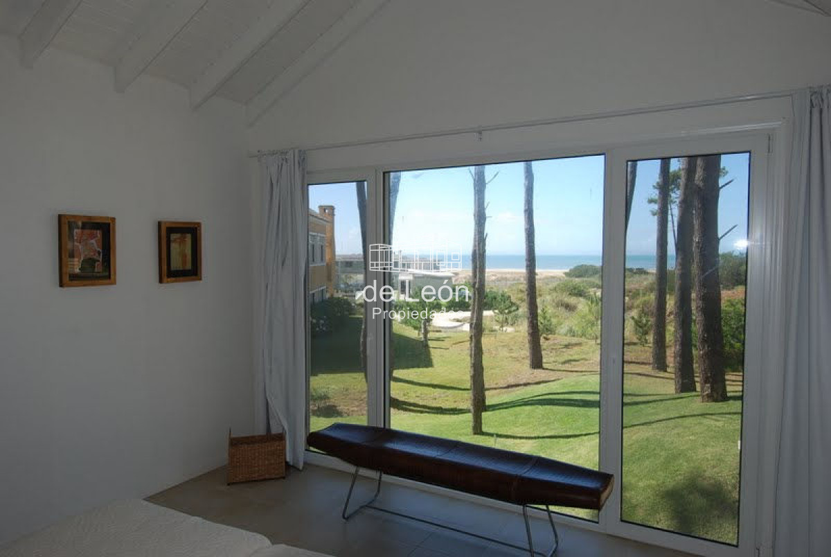 Casa ID.1460 - Casa en Laguna Blanca 5 dormitorios y dependencia de servicio