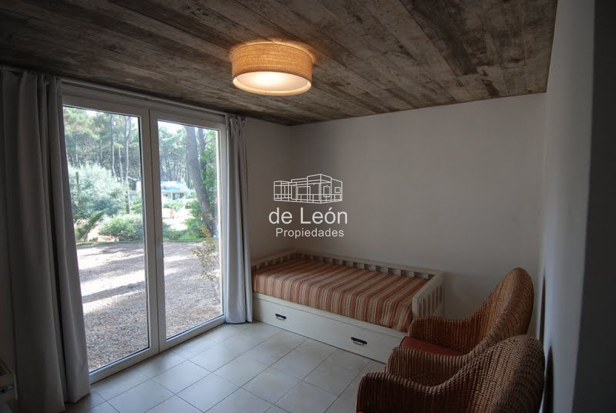 Casa ID.1460 - Casa en Laguna Blanca 5 dormitorios y dependencia de servicio