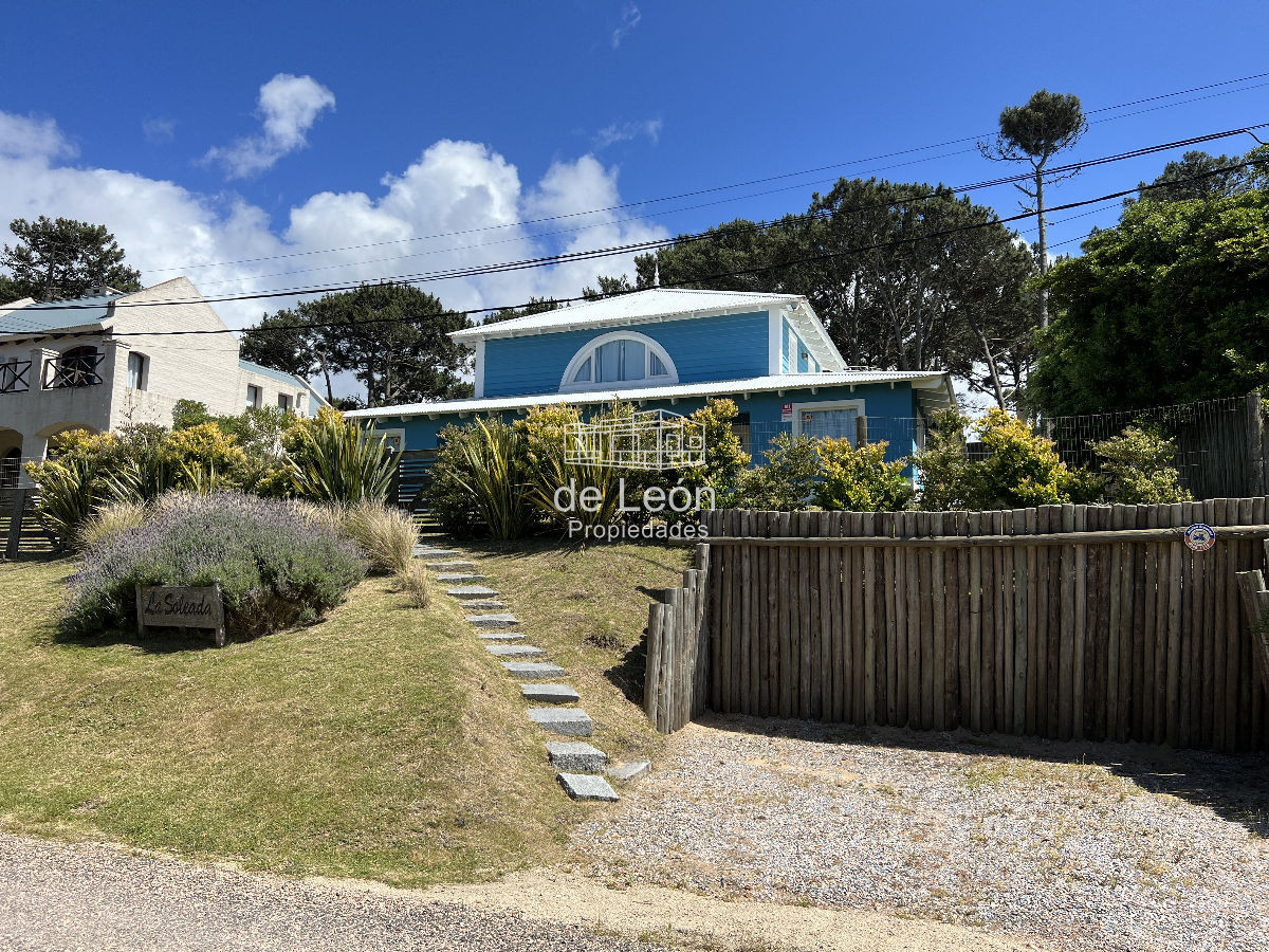 Casa ID.14 - Casa de 3 dormitorios en suite y servicio, piscina