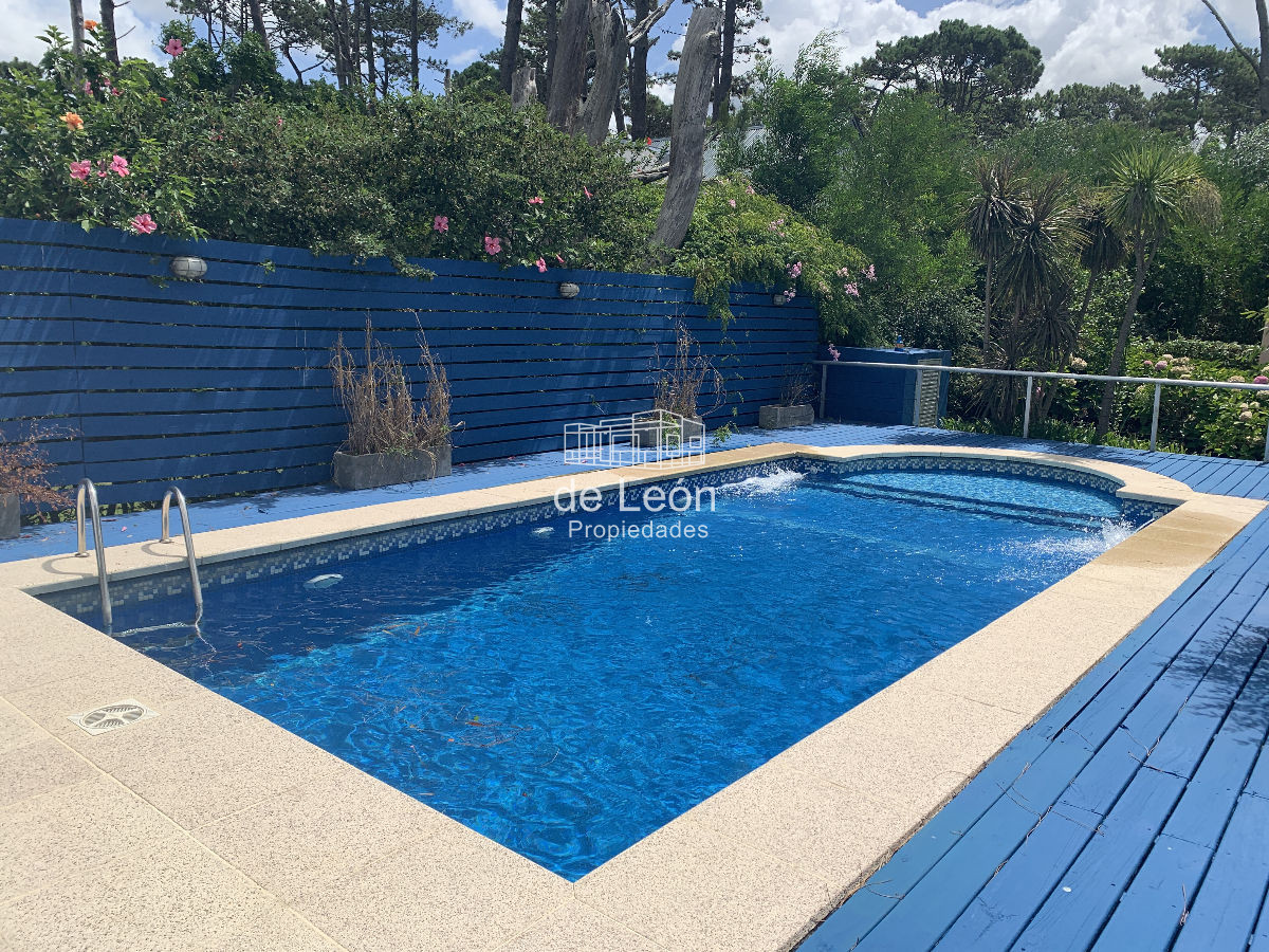 Casa ID.160 - Casa bien ubicada con vistas al mar, piscina y amplio espacio exterior