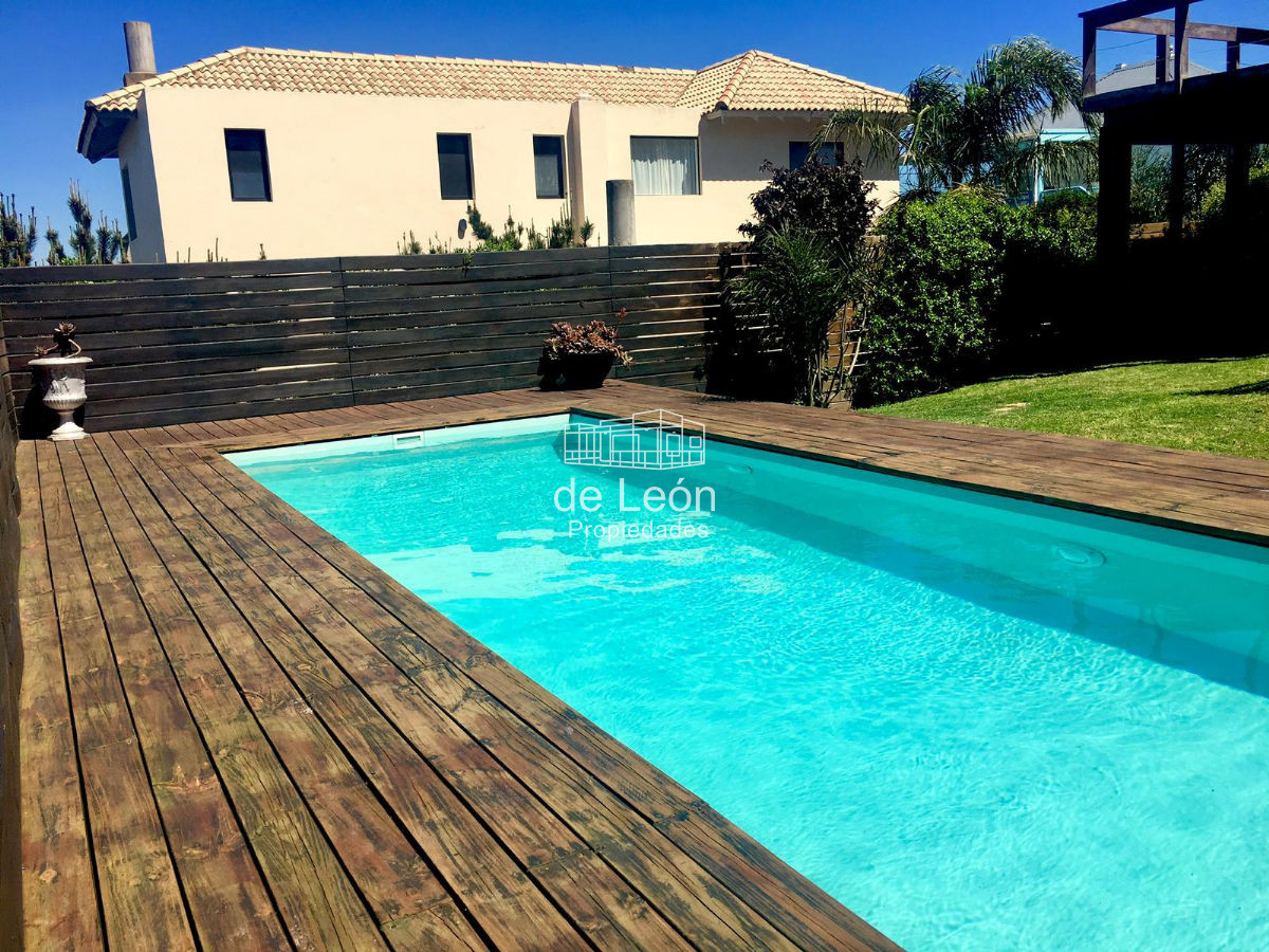 Casa ID.187 - Venta & Alquiler Temporal Casa 3 Dormitorios con piscina en Montoya, La Barra