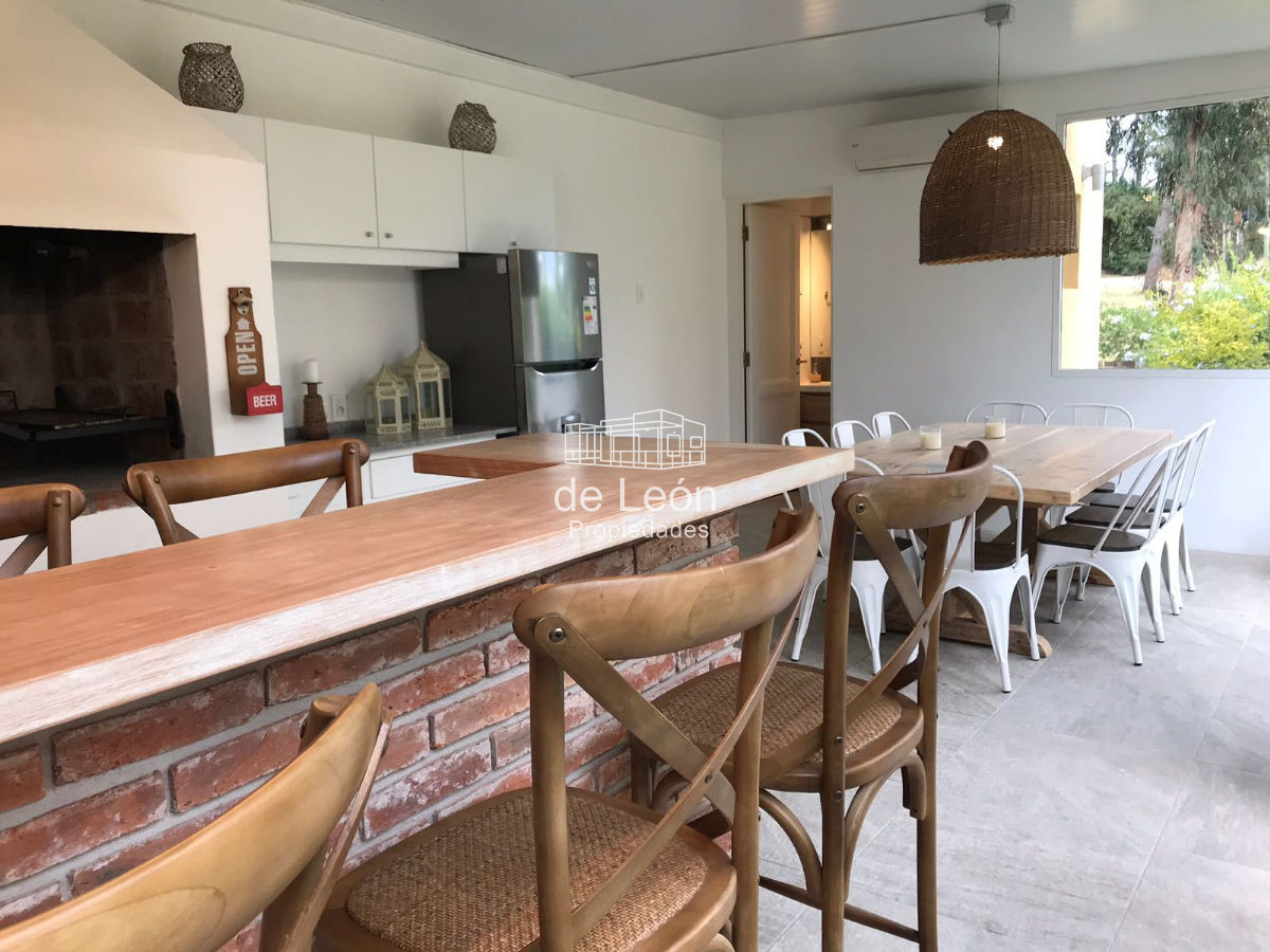 Casa ID.680 - Casa en La Barra, 3 dormitorios en suite y dependencia de servicio.