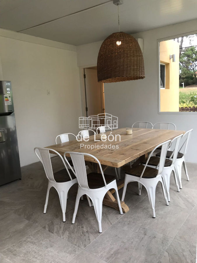 Casa ID.680 - Casa en La Barra, 3 dormitorios en suite y dependencia de servicio.