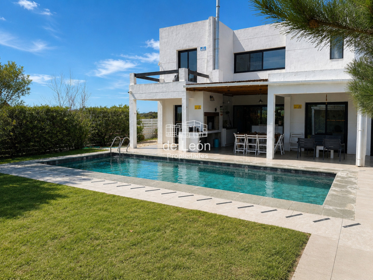Casa ID.196 - Amplia casa a pasos del mar en Montoya, 5 dormitorios en suite