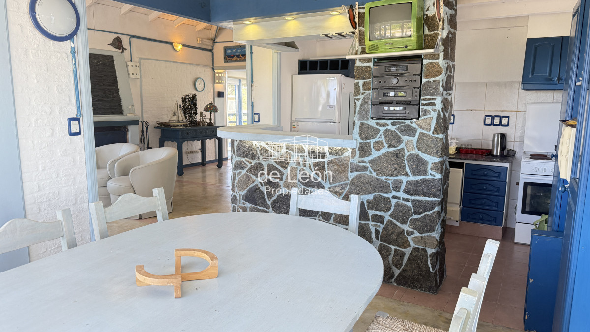 Casa ID.160 - Casa bien ubicada con vistas al mar, piscina y amplio espacio exterior