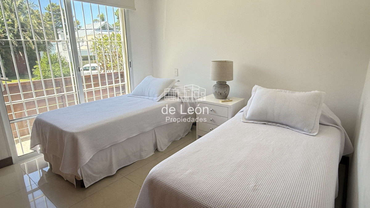 Casa ID.680 - Casa en La Barra, 3 dormitorios en suite y dependencia de servicio.