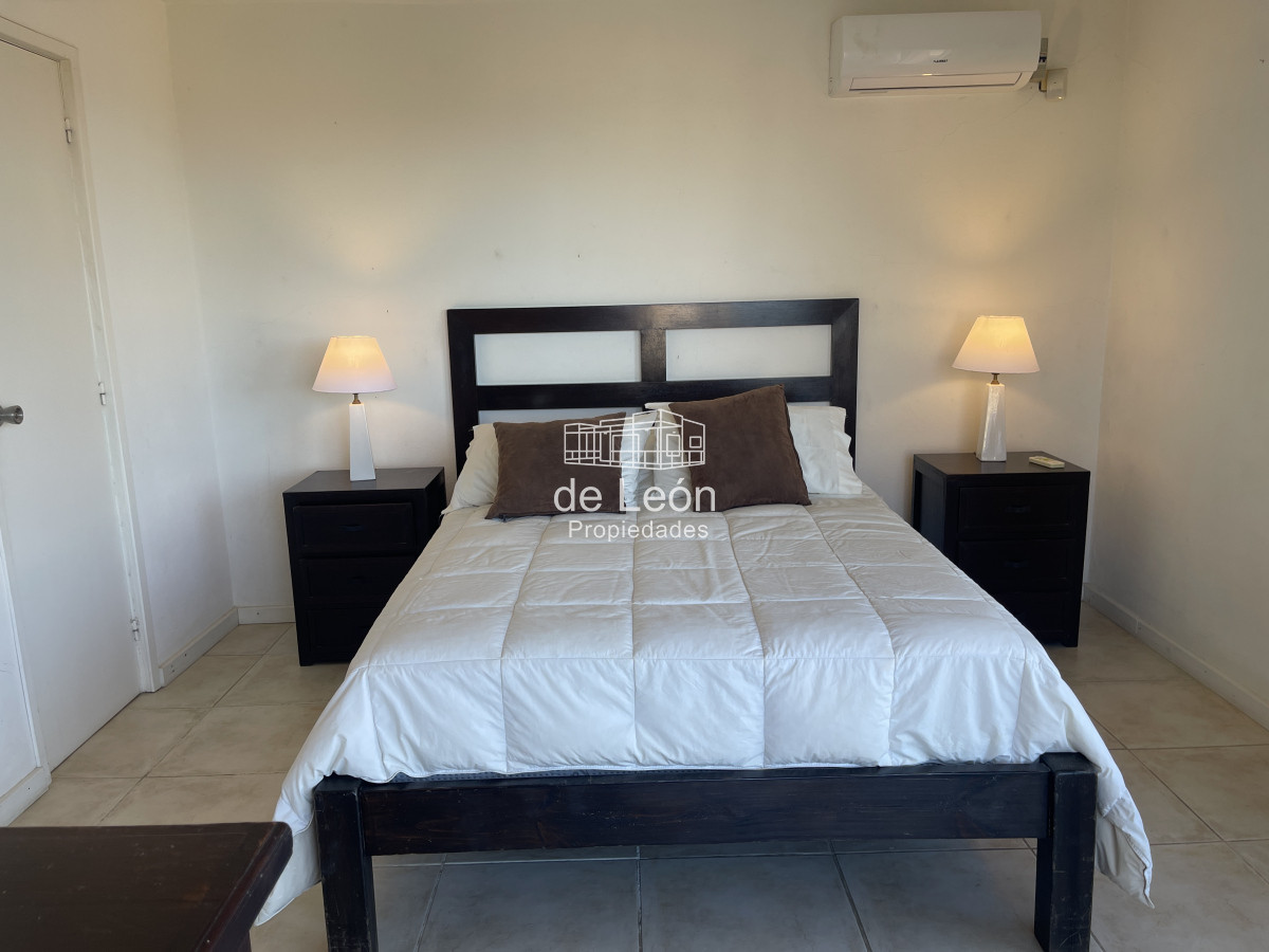 Casa ID.15151 - Casa de 4 dormitorios y servicio en venta a 1 cuadra de la playa El Chorro