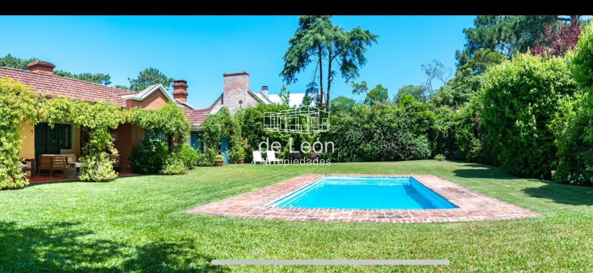 Casa ID.1465 - Casa en Rincón del Indio, 3 dormitorios y dependencia de servicio, piscina