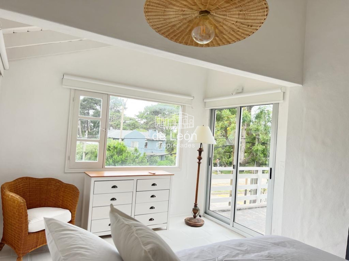 Casa ID.12 - Casa en venta reciclada a estilo moderno, con amplio jardín en Montoya, La Barra