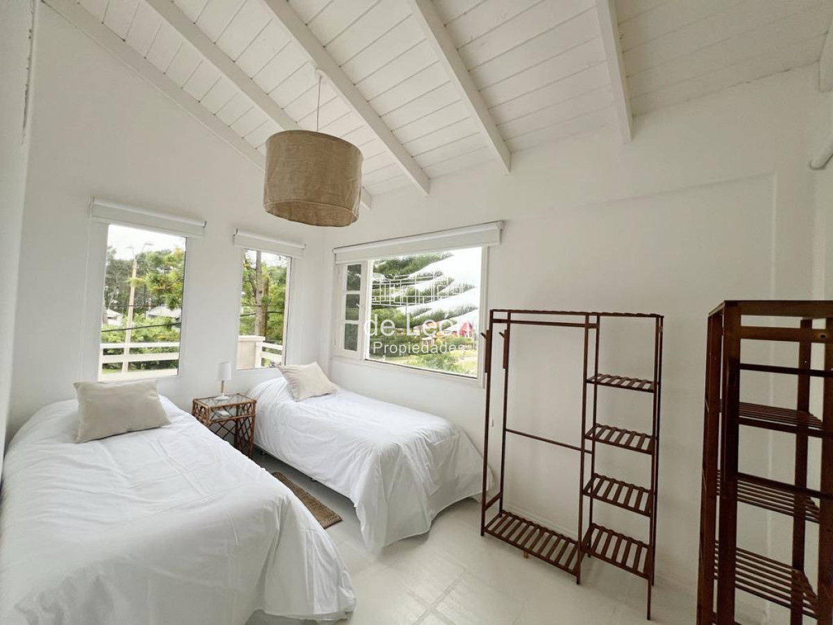Casa ID.12 - Casa en venta reciclada a estilo moderno, con amplio jardín en Montoya, La Barra
