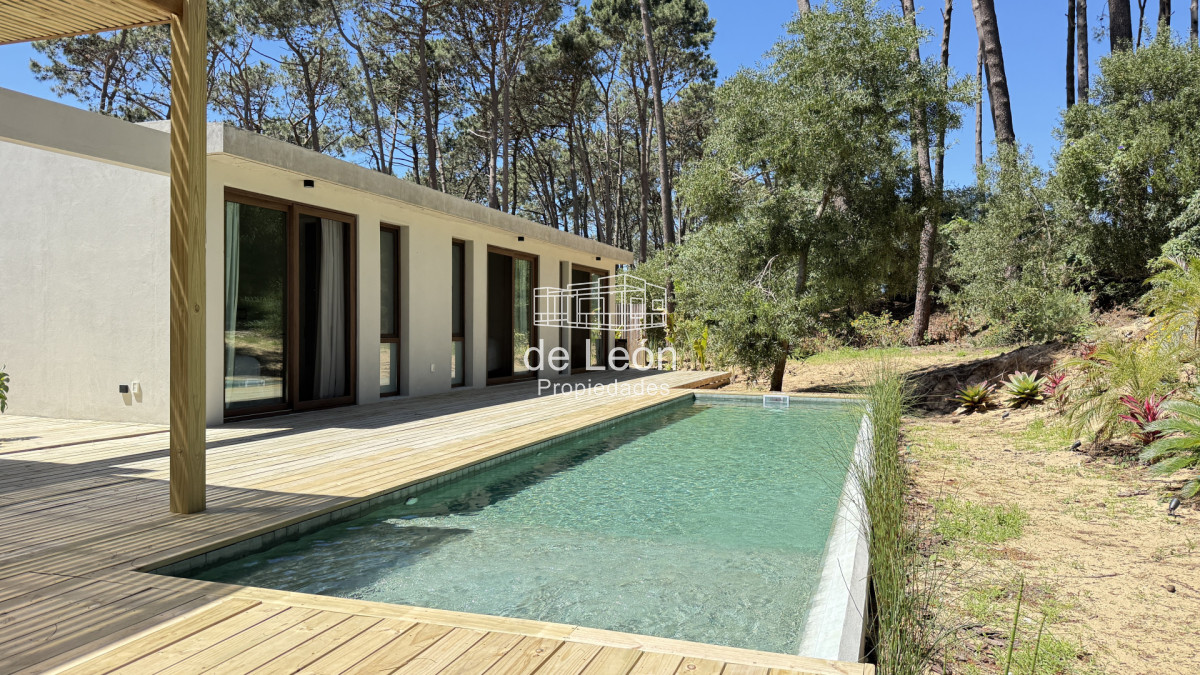 Casa ID.15324 - Espectacular casa de 4 dormitorios y servicio en barrio privado Reserva Montoya, La Barra