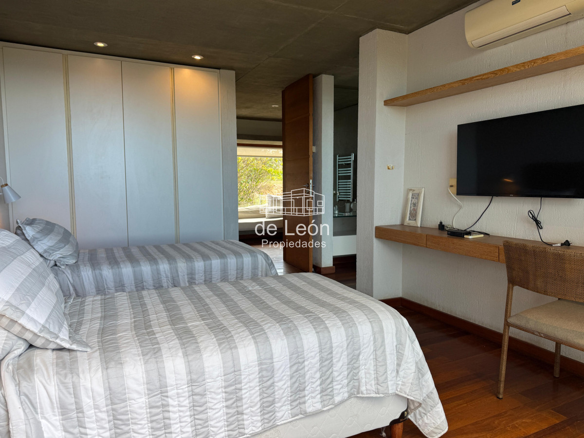 Casa ID.15302 - Importante casa de 4 dormitorios y servicio en El Chorro, La Barra