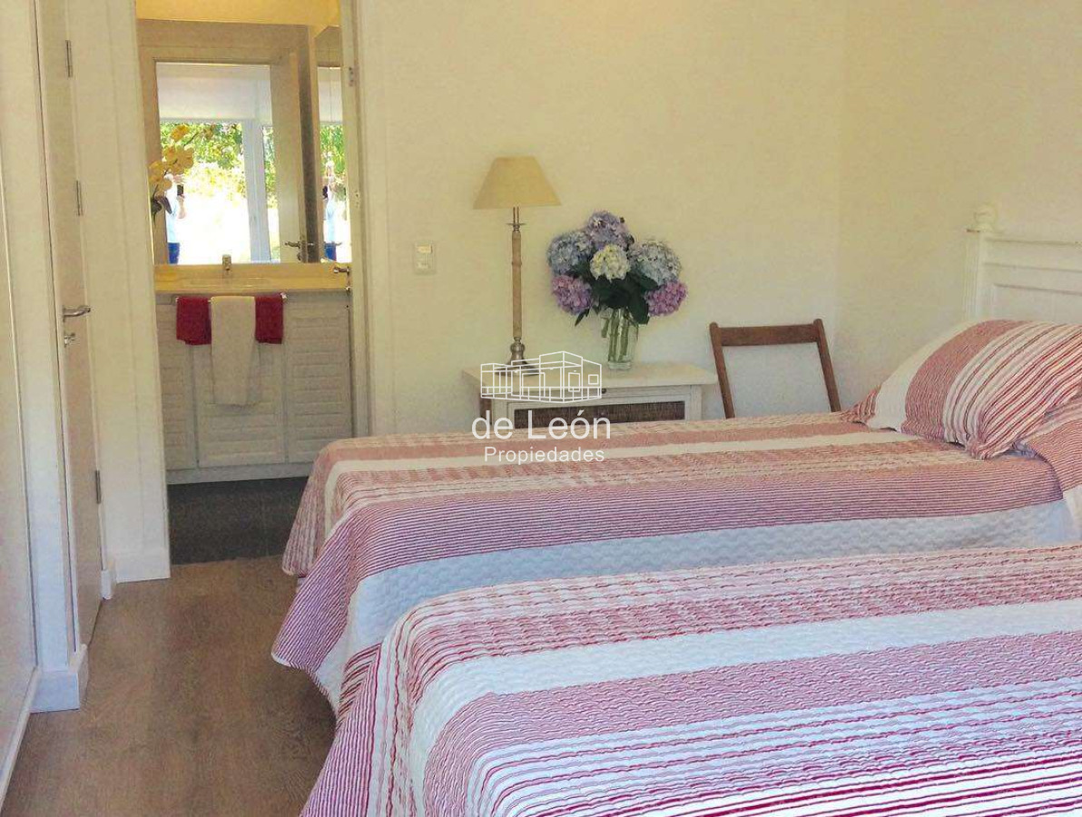 Casa ID.805 - Casa moderna de 3 dormitorios en Montoya