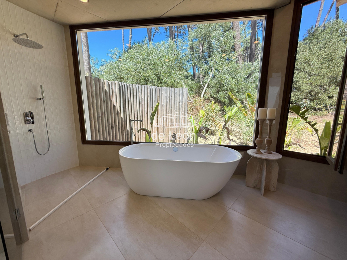 Casa ID.15324 - Espectacular casa de 4 dormitorios y servicio en barrio privado Reserva Montoya, La Barra