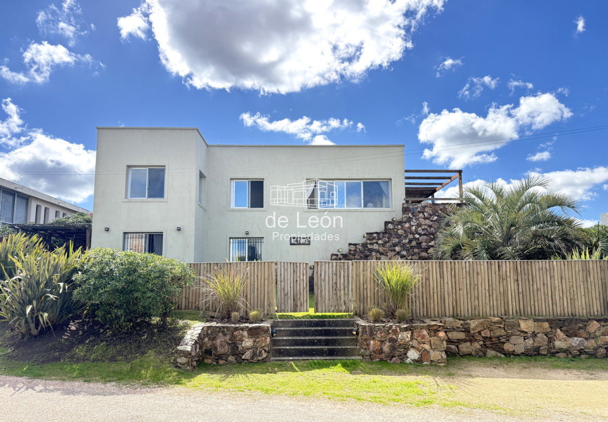 Casa ID.57 - Venta & Alquiler Temporal Casa 4 Dormitorios + Dependencia de Servicio con vista al mar en Montoya, La Barra