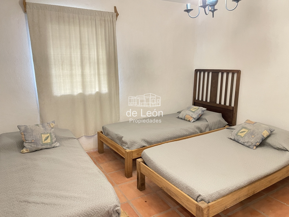 Casa ID.168 - Amplia casa de 6 dormitorios + servicio. Excelente vista al mar en Montoya, La Barra
