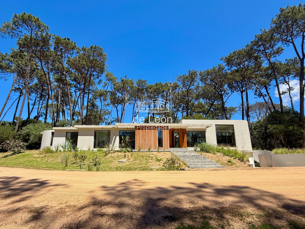 Casa ID.15324 - Espectacular casa de 4 dormitorios y servicio en barrio privado Reserva Montoya, La Barra