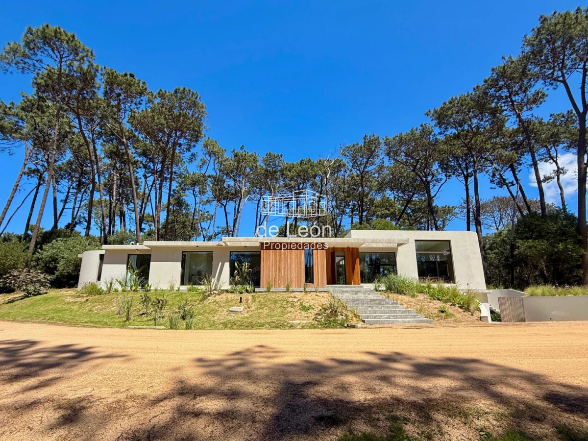 Casa ID.15324 - Espectacular casa de 4 dormitorios y servicio en barrio privado Reserva Montoya, La Barra