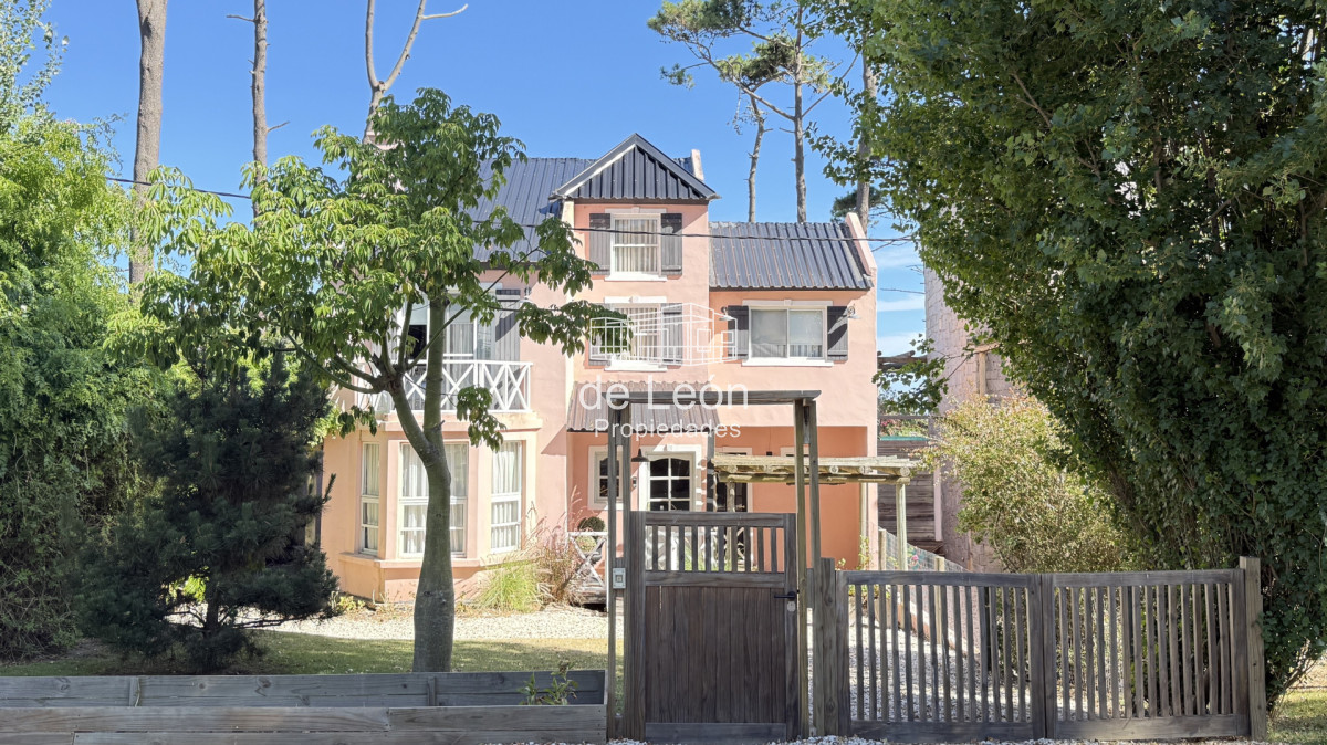 Casa ID.322 - Importante casa en Montoya