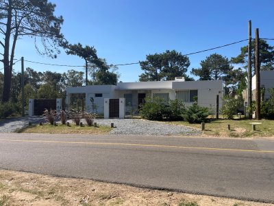 Moderna casa de 3 dormitorios a estrenar en la barra