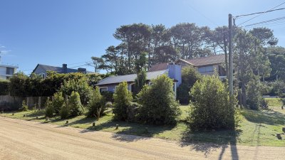 Se alquila encantadora casa en ubicación privilegiada en Montoya