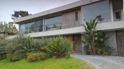 Moderna casa en Montoya La Barra de 3 dormitorios en suite con piscina