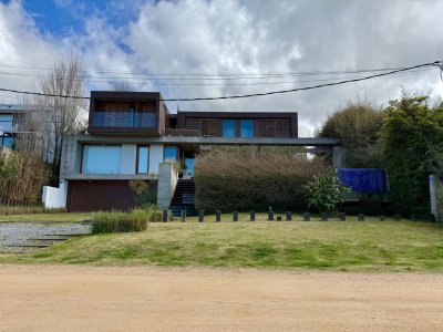 Importante casa de 4 dormitorios y servicio en El Chorro, La Barra