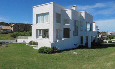 Espectacular casa frente al mar de Montoya, La Barra
