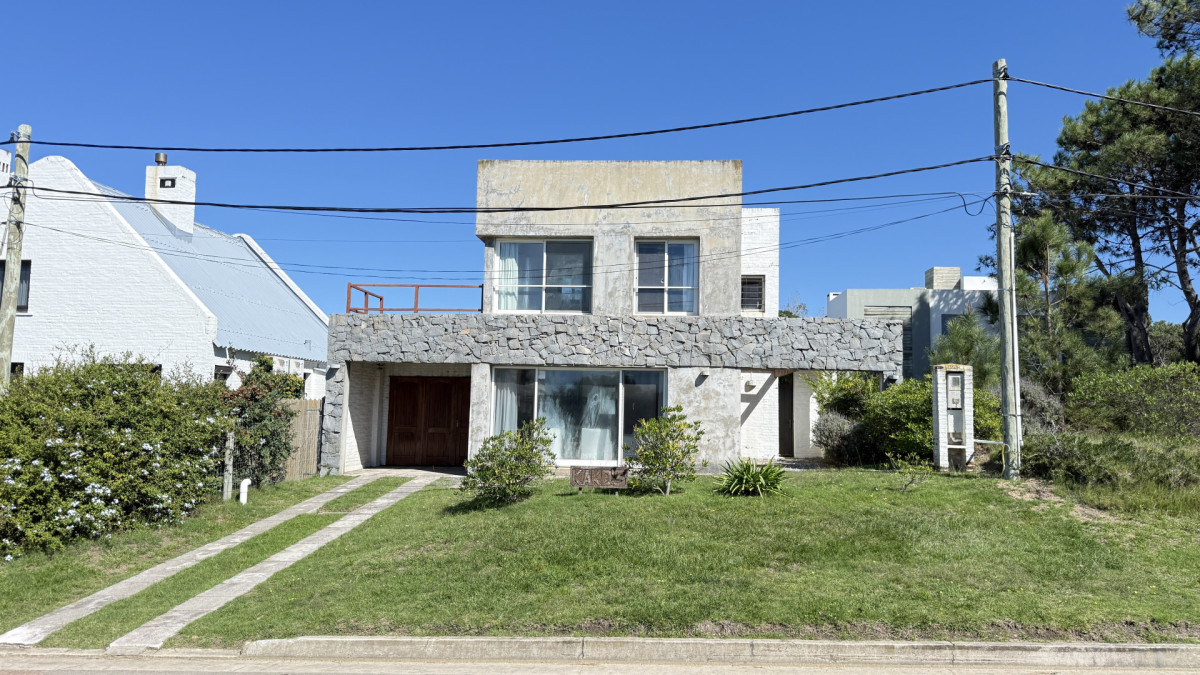 Hermosa casa en Montoya con vista al mar