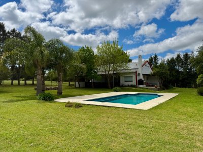Chacra de 5 hectáreas, casa, galpón, piscina, 15kmts del mar