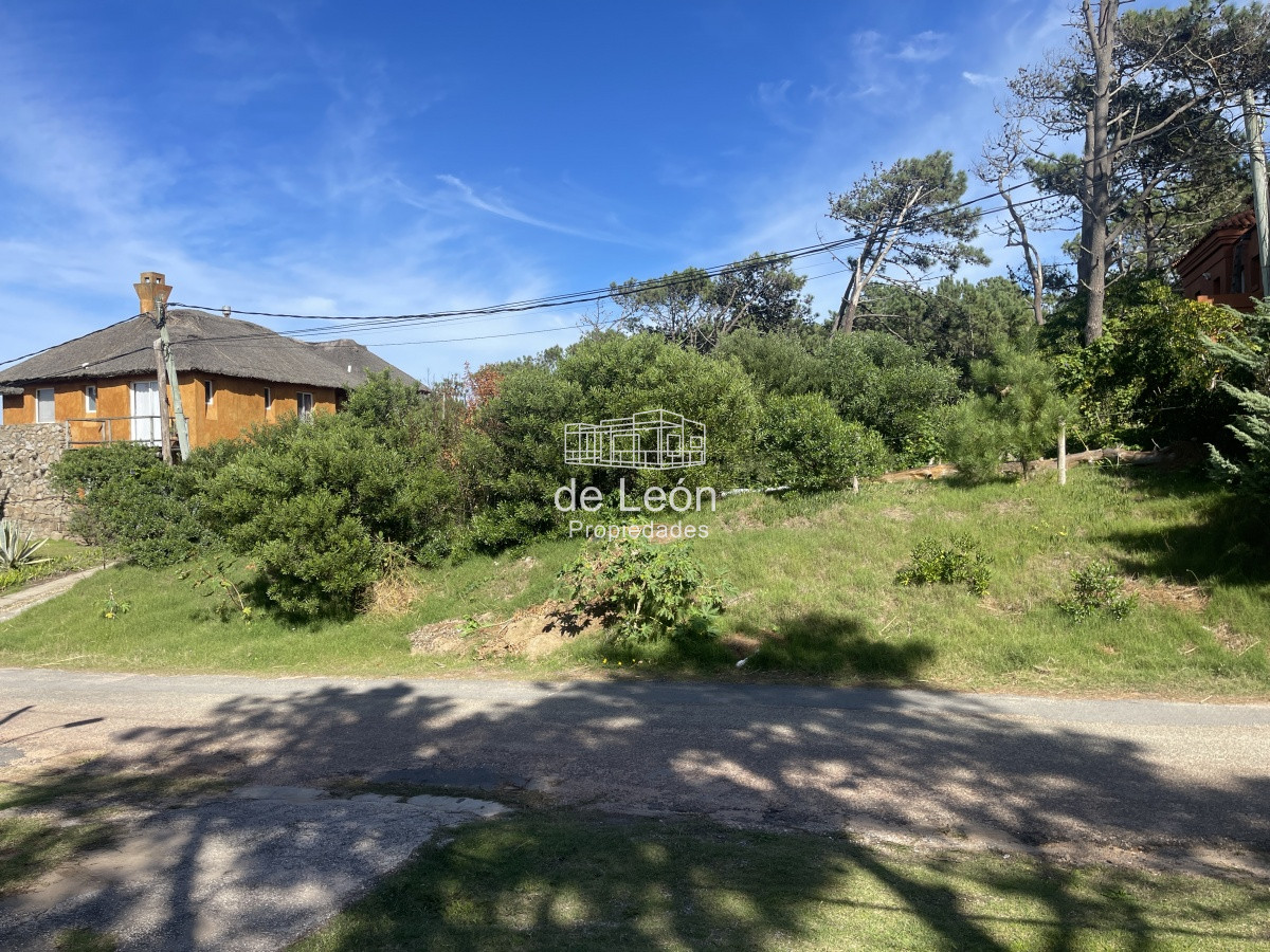 Terreno ID.1382 - Se vende terreno de 1008 m2 a 1 cuadra del mar en Montoya