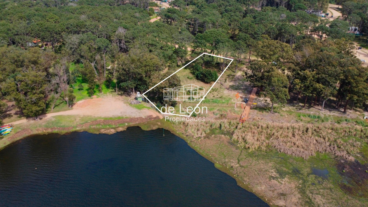 Excelente lote sobre la laguna en Reserva Montoya, La Barra