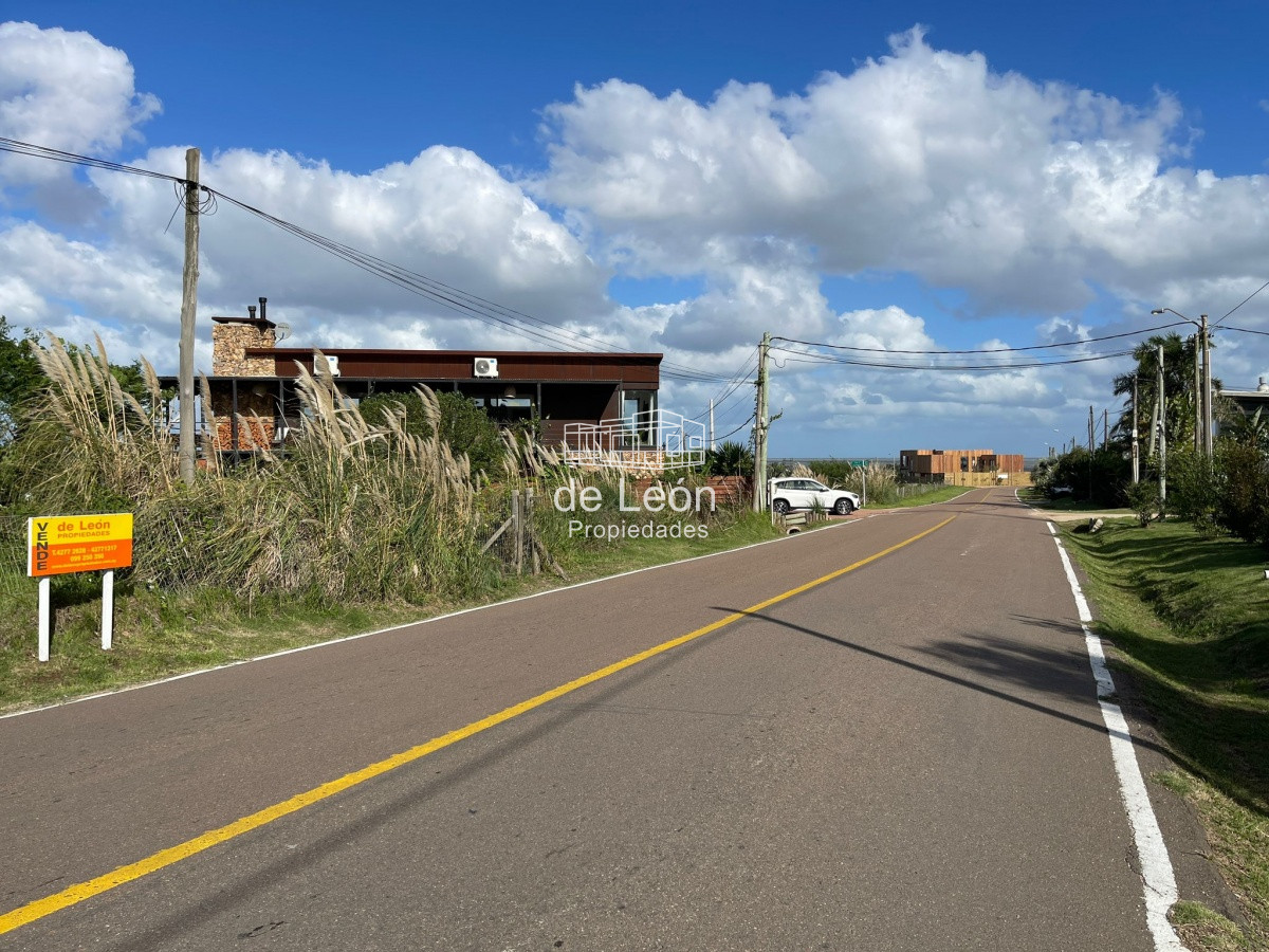 Terreno ID.14747 - Se vende amplio terreno sobre calle Pejerreyes a pocas cuadras del mar.