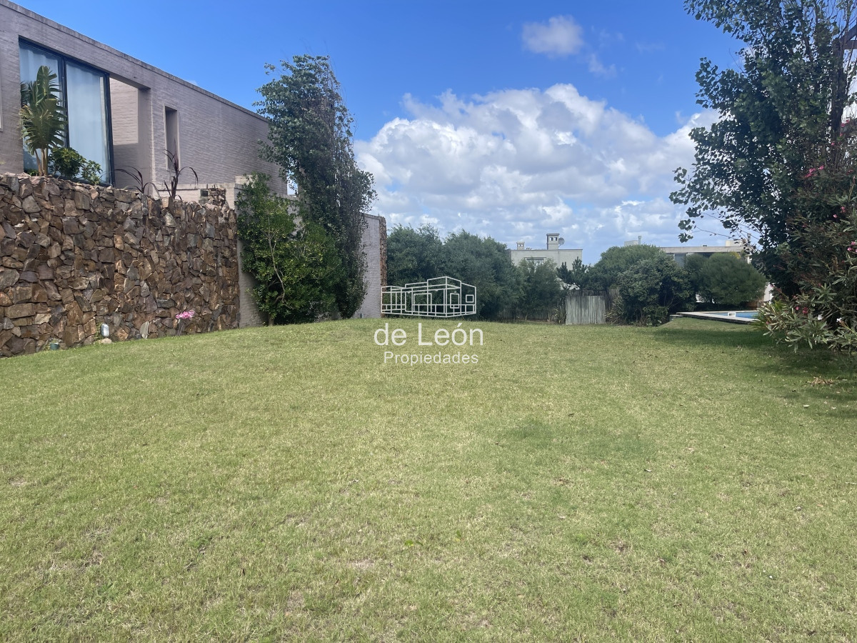 Terreno ID.15016 - Lote de 707m2 a metros del mar. Montoya, La Barra
