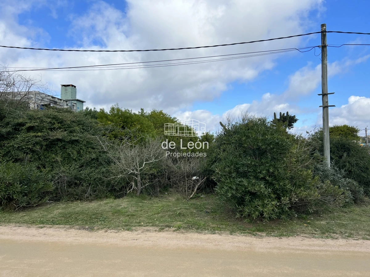 Lote en Balneario Buenos Aires sobre calle 17, a 200mts de Ruta 10 y de la playa.