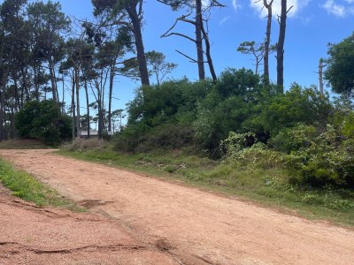 Lote esquinero en Montoya, La Barra