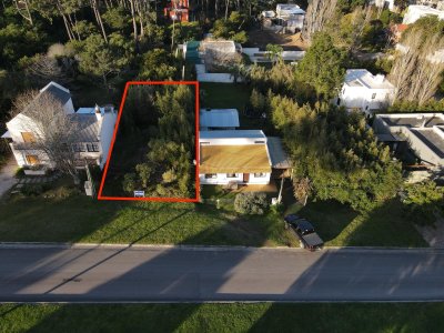 Terreno en Montoya La Barra, sobre Av. jaureguiberry a 450mts del mar, 504m2