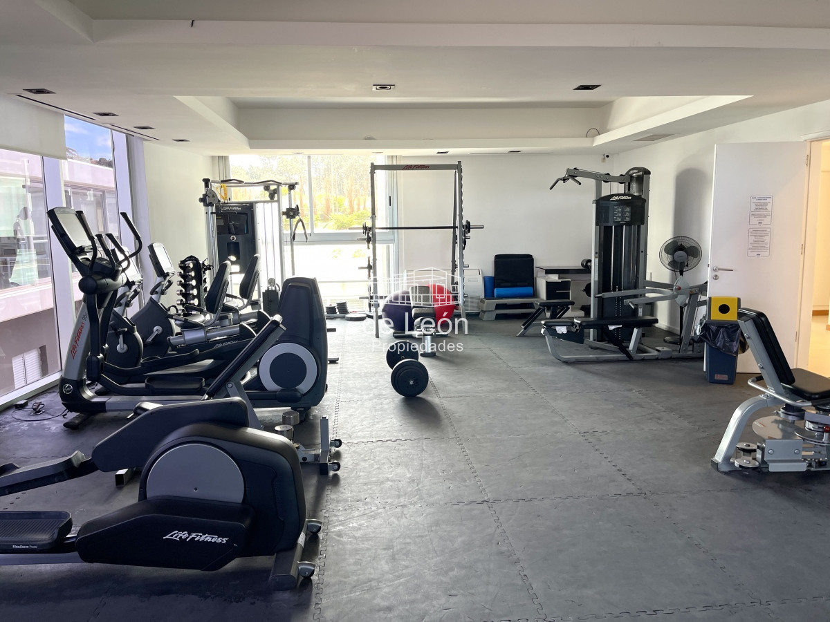 Apartamento ID.14933 - Espectacular departamento de 3 suites y dependencia en Tiburon 3, Playa Brava, Punta del Este