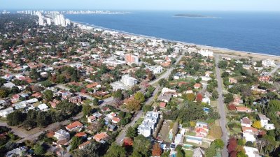 Departamento de 2 dormitorios y 2 baños, Mansa, Punta del Este