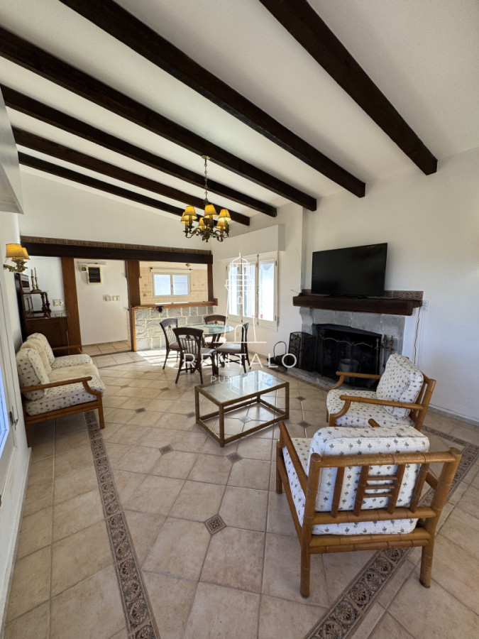 Casa ID.1160 - Alquiler anual 2 dormitorios en punta del este 
