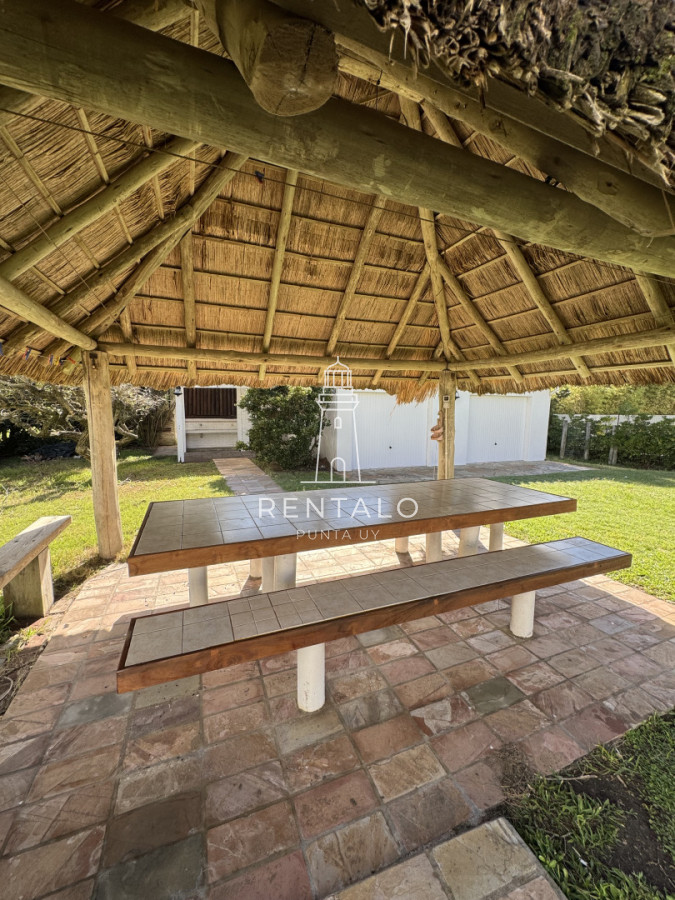 Casa ID.1160 - Alquiler anual 2 dormitorios en punta del este 