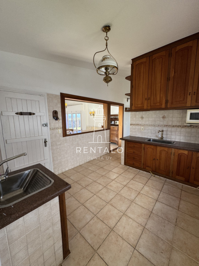Casa ID.1160 - Alquiler anual 2 dormitorios en punta del este 