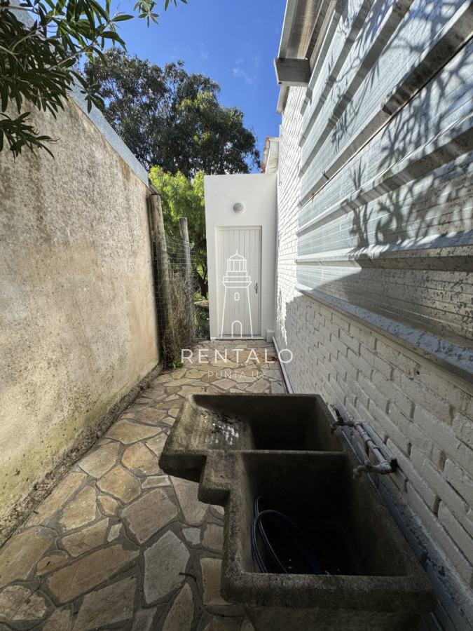 Casa ID.1160 - Alquiler anual 2 dormitorios en punta del este 