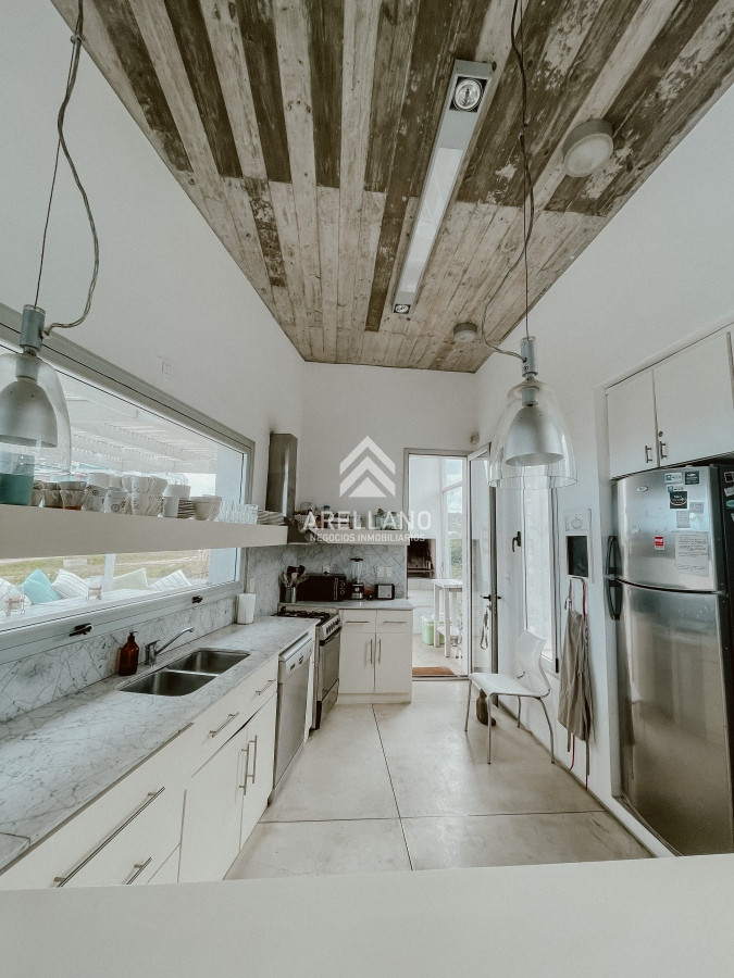 Casa ID.5673 - CASA FRENTE AL MAR EN EL CHORRO EN VENTA