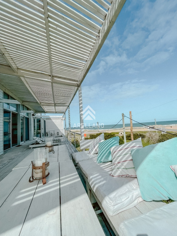 Casa ID.5673 - CASA FRENTE AL MAR EN EL CHORRO EN VENTA