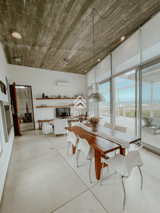 Casa ID.5673 - CASA FRENTE AL MAR EN EL CHORRO EN VENTA