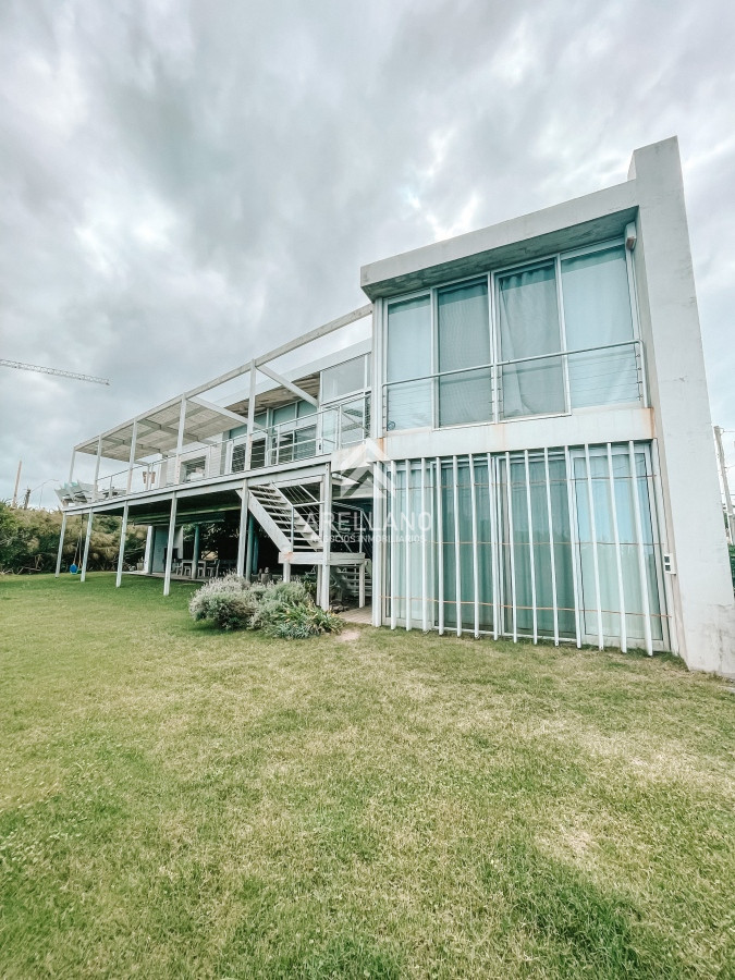 Casa ID.5673 - CASA FRENTE AL MAR EN EL CHORRO EN VENTA