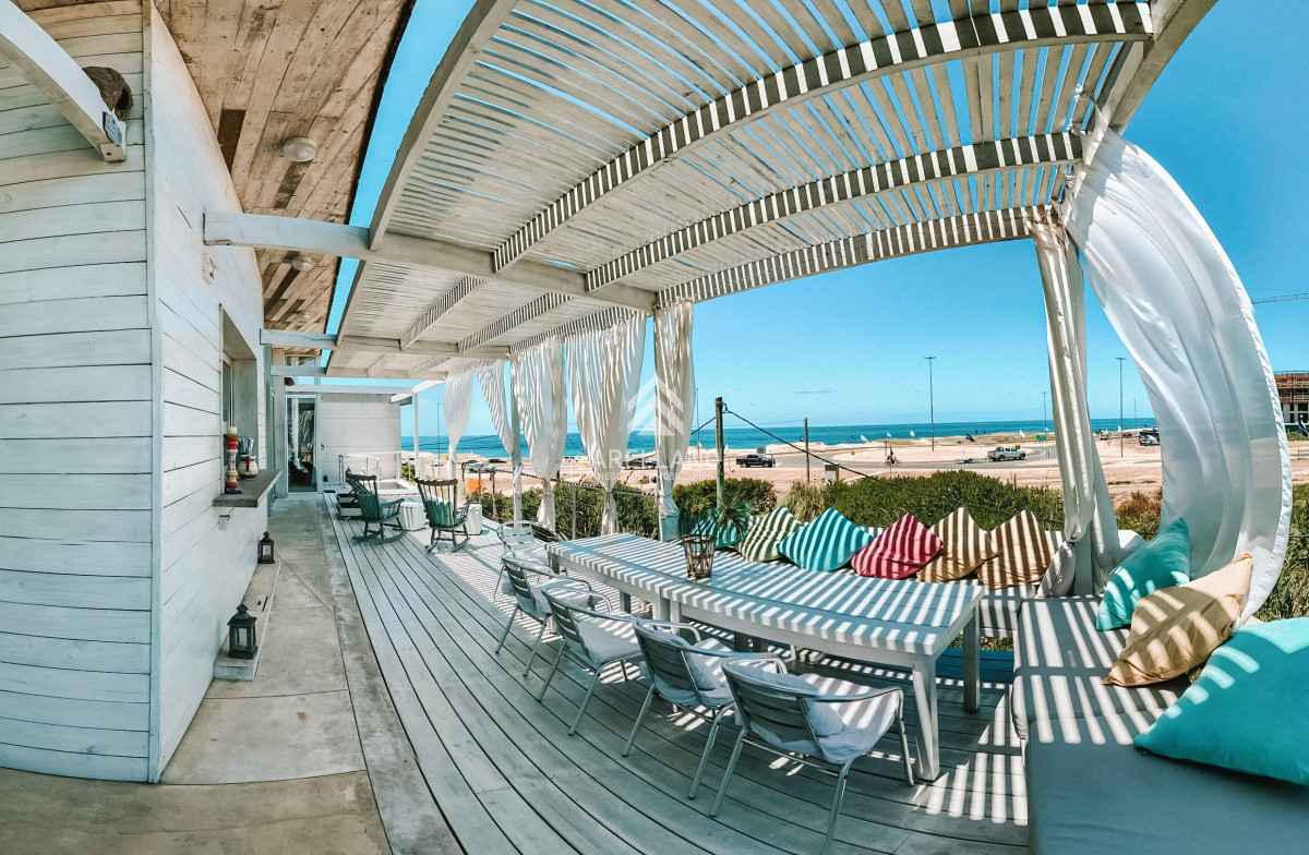 Casa ID.5673 - CASA FRENTE AL MAR EN EL CHORRO EN VENTA