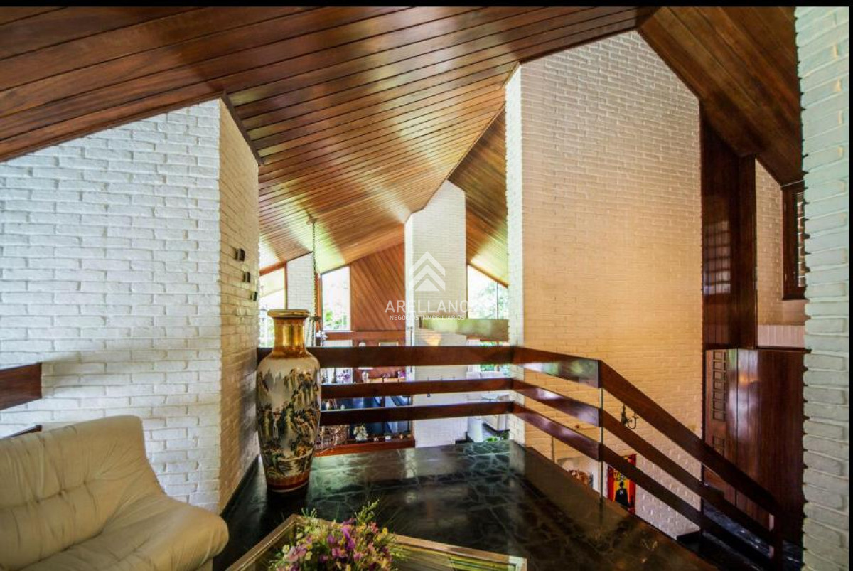 Casa ID.4176 - PLAYA MANSA 5 DORMITORIOS