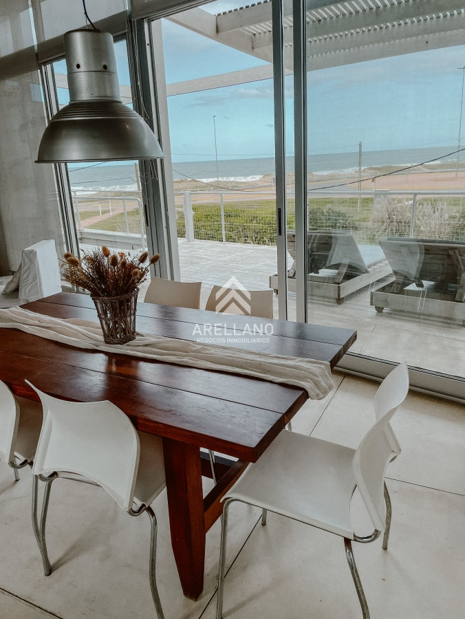 Casa ID.5673 - CASA FRENTE AL MAR EN EL CHORRO EN VENTA